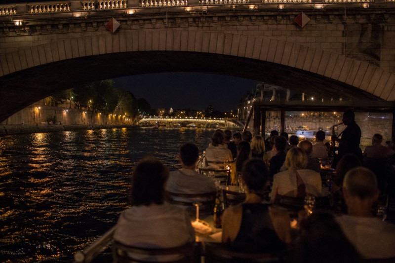 Paris: Bateaux Mouches Dinner Cruise on the Seine with Live Music