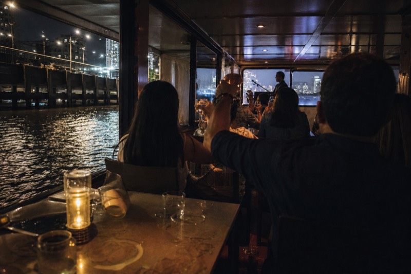 Paris Gourmet Dinner Seine River Cruise with Singer and DJ Set
